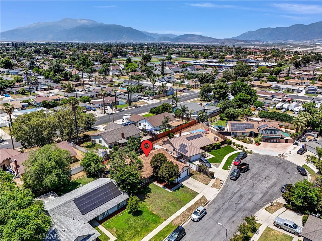 1264 N Mulberry Avenue