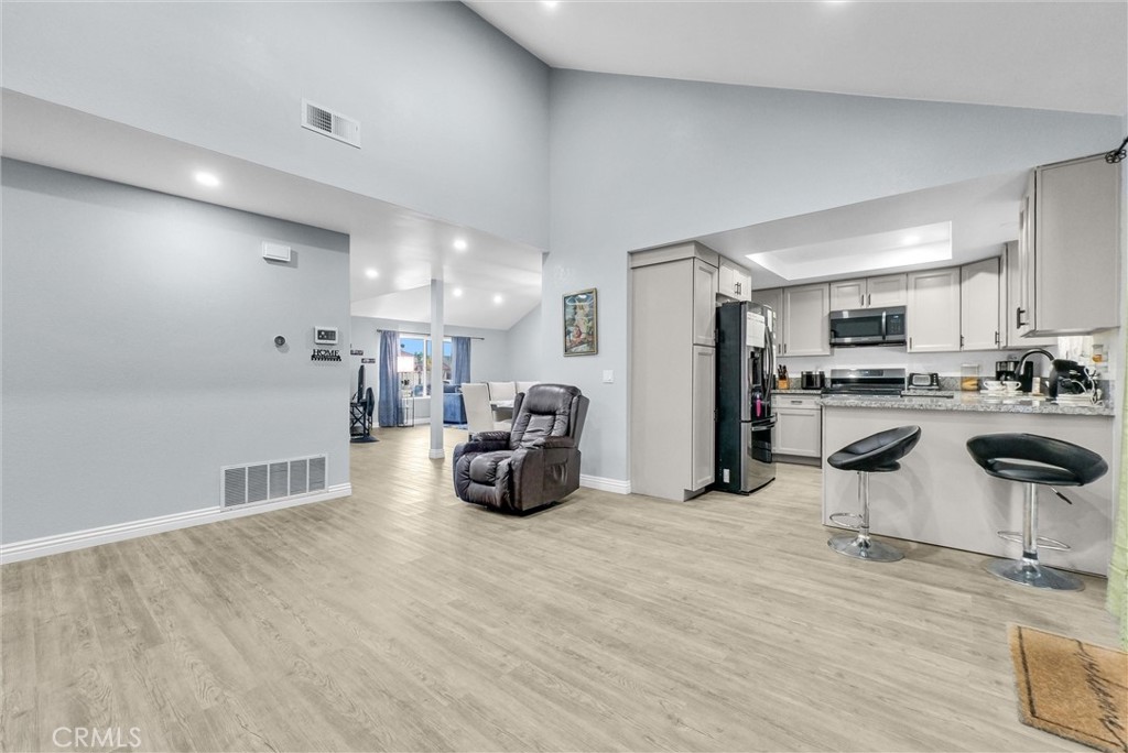 1264 N Mulberry Avenue