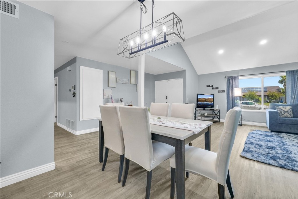 1264 N Mulberry Avenue