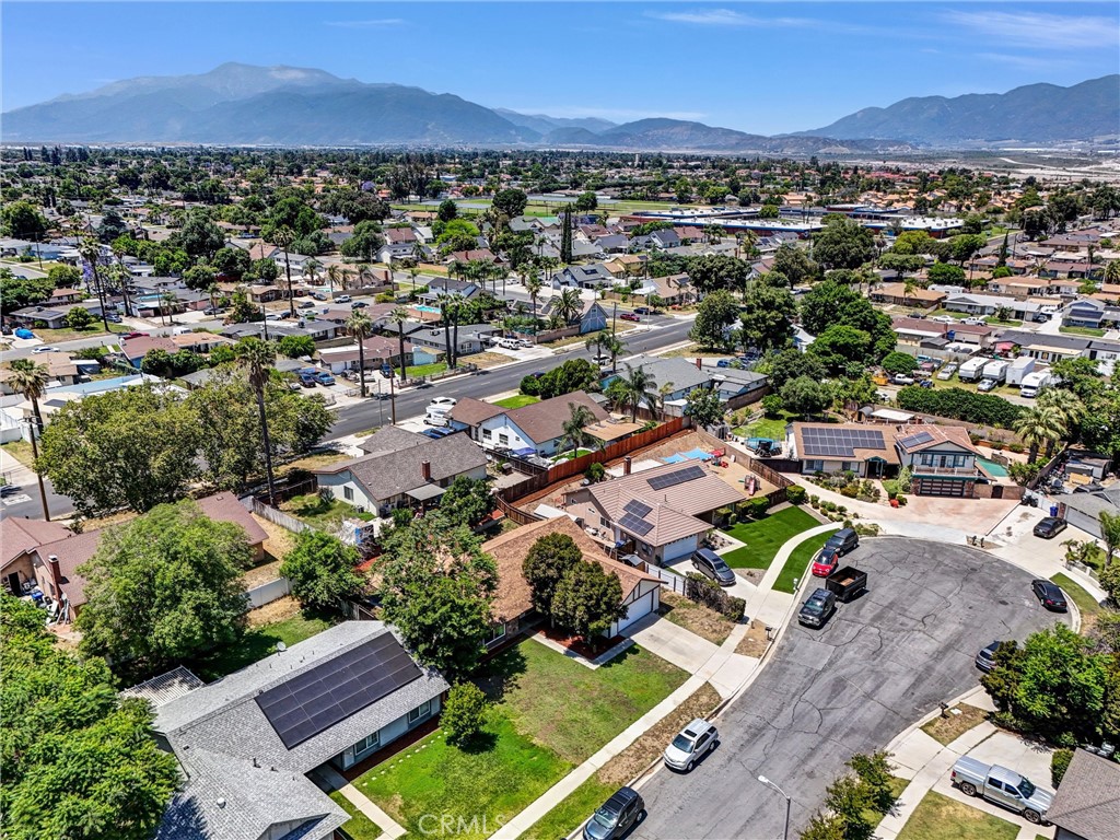 1264 N Mulberry Avenue