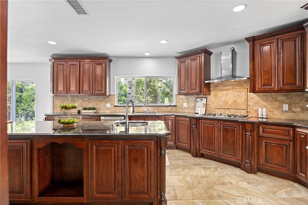 2421 N Feather Hill Drive