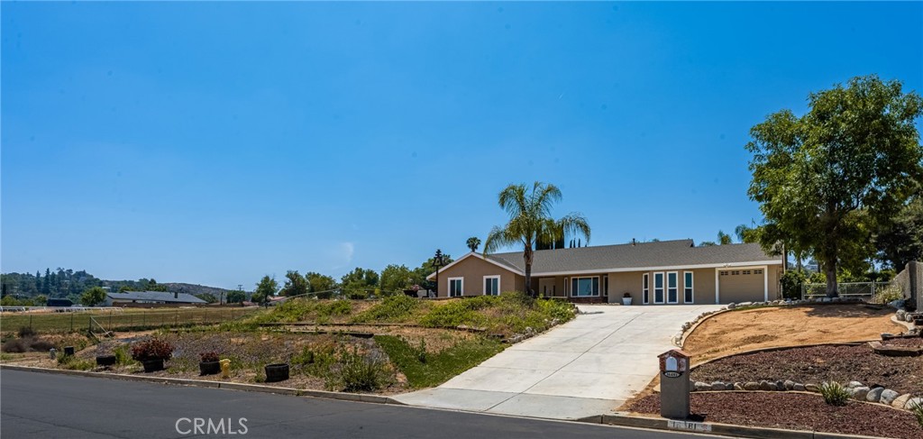 16481 Valle Vista Way