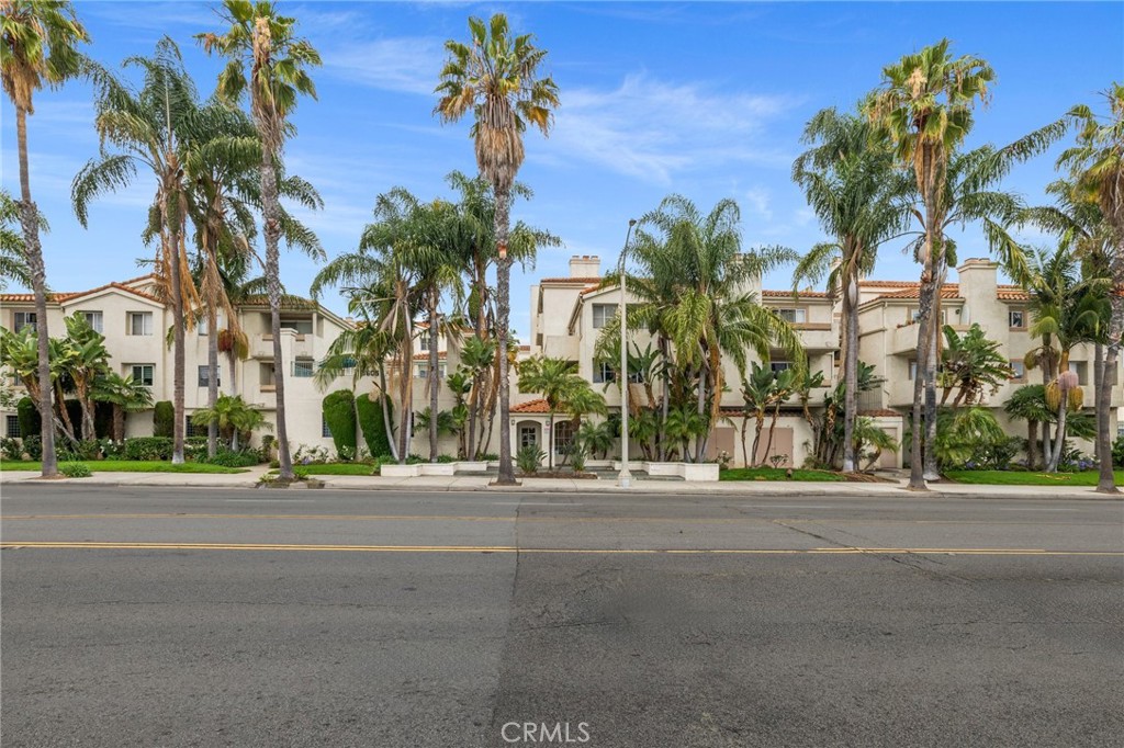 3605 E Anaheim Street 315