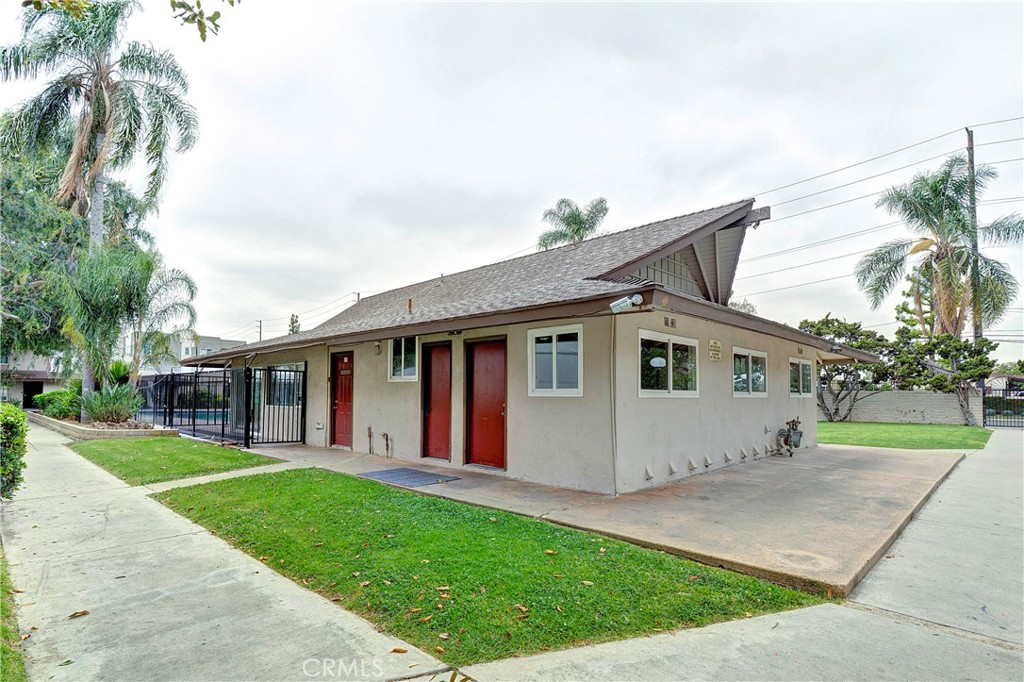 521 S Lyon Street 37