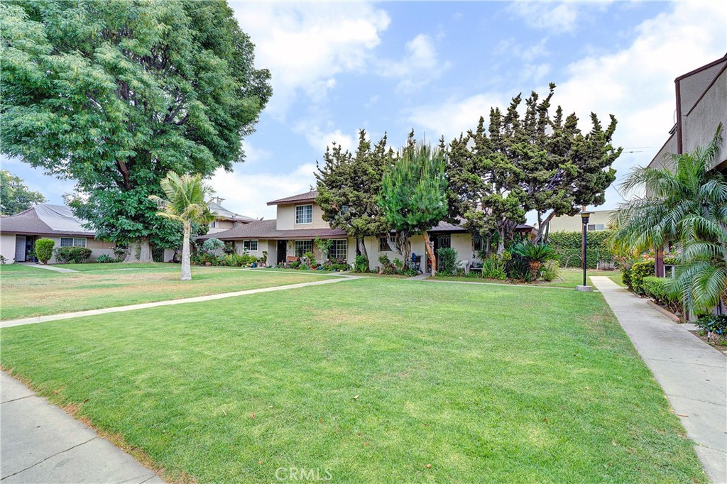 521 S Lyon Street 37