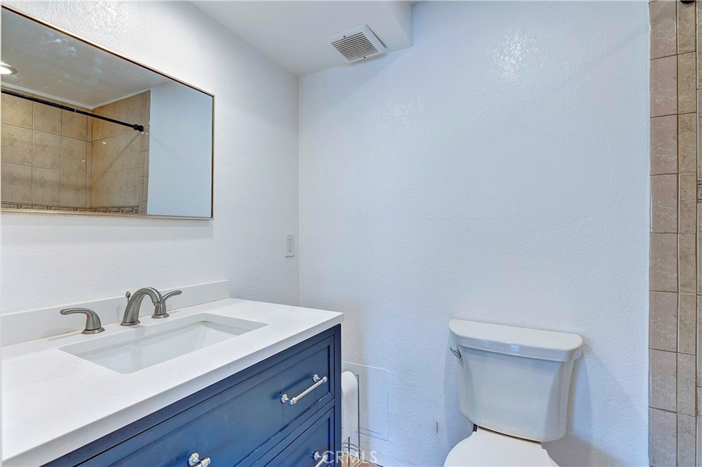 521 S Lyon Street 37