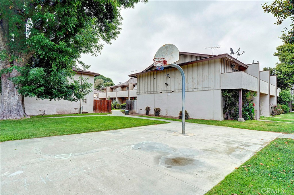 521 S Lyon Street 37