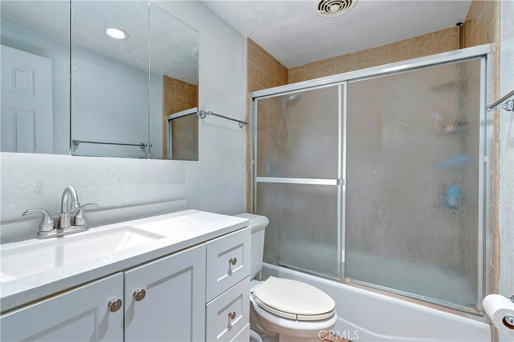 521 S Lyon Street 37