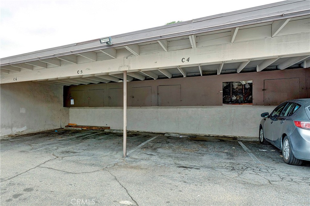 521 S Lyon Street 37