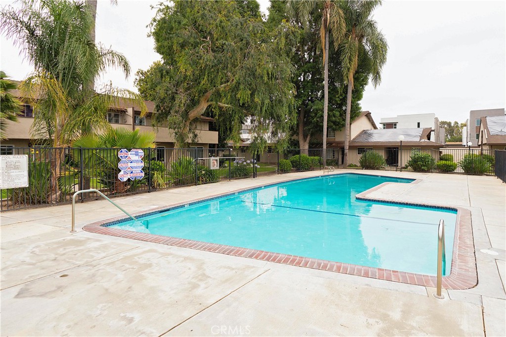 521 S Lyon Street 37