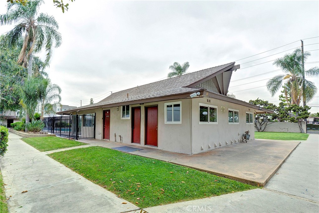 521 S Lyon Street 37