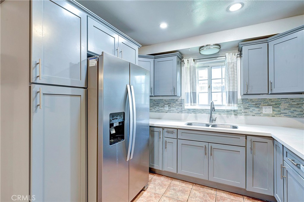 521 S Lyon Street 37