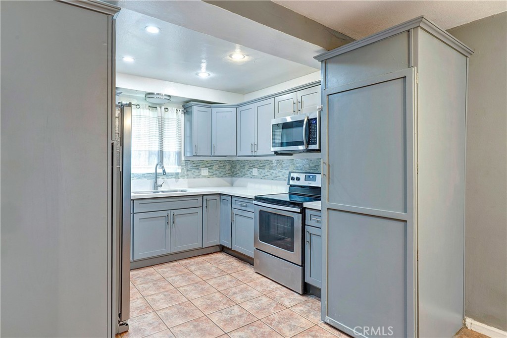 521 S Lyon Street 37