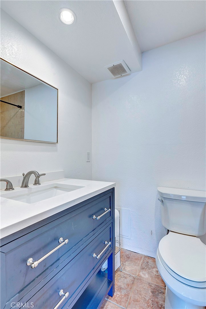 521 S Lyon Street 37