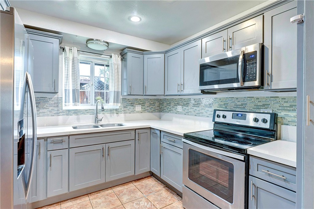 521 S Lyon Street 37