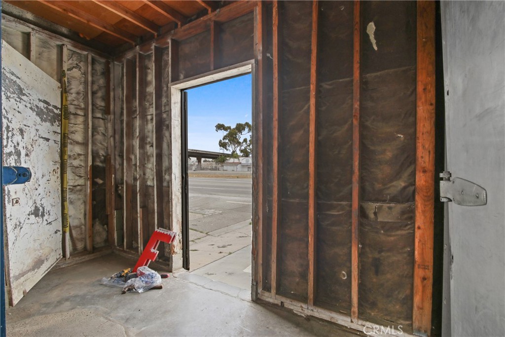911 N Alameda Street