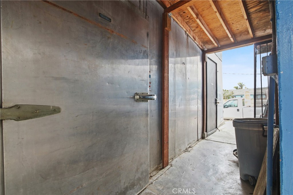911 N Alameda Street