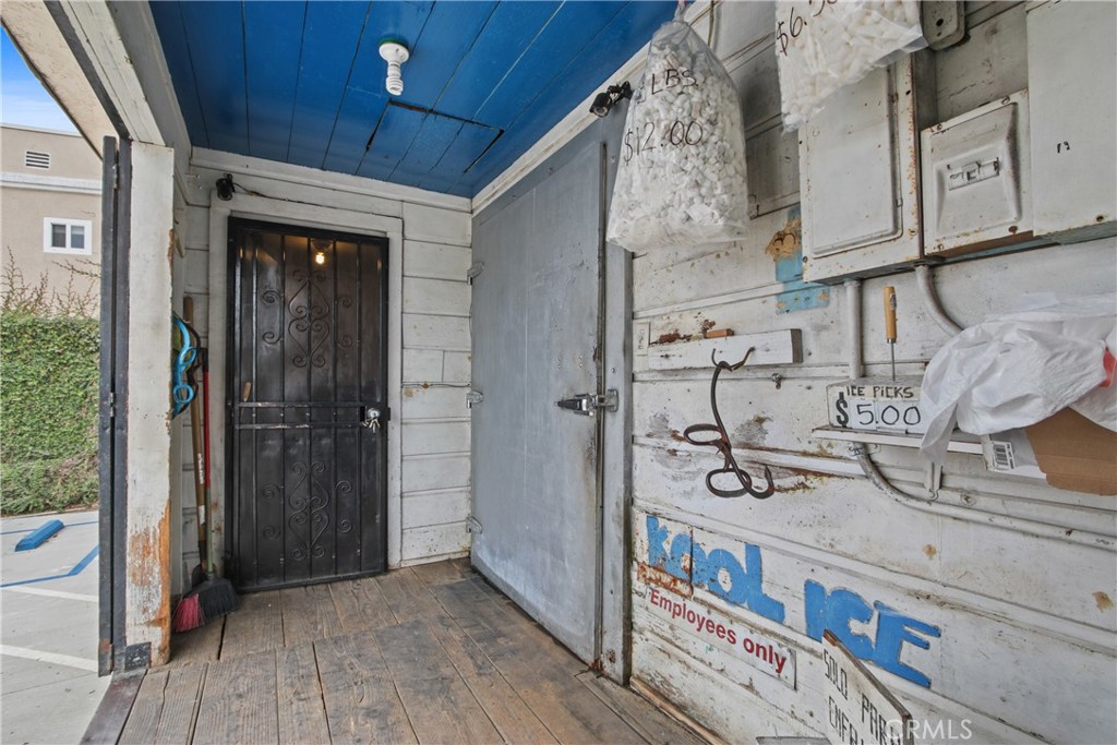 911 N Alameda Street