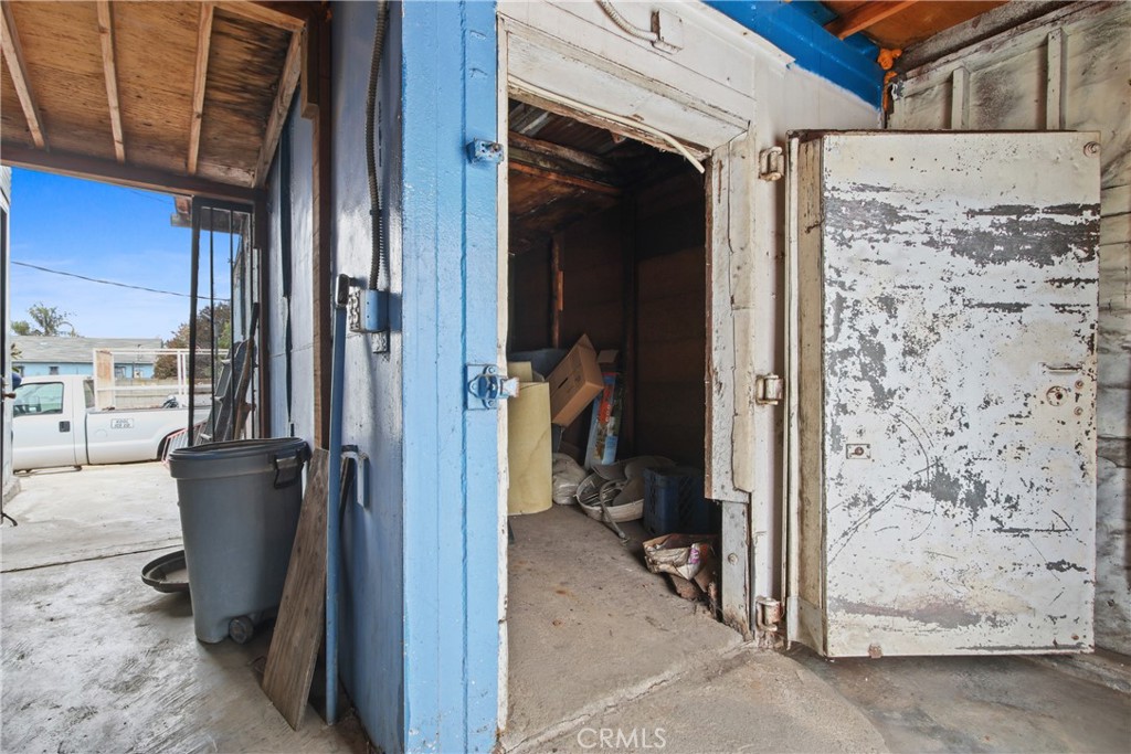 911 N Alameda Street