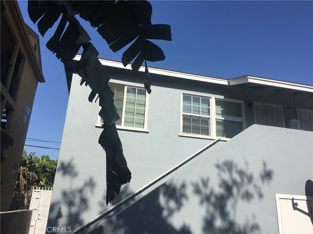 1029 Gladys Ave