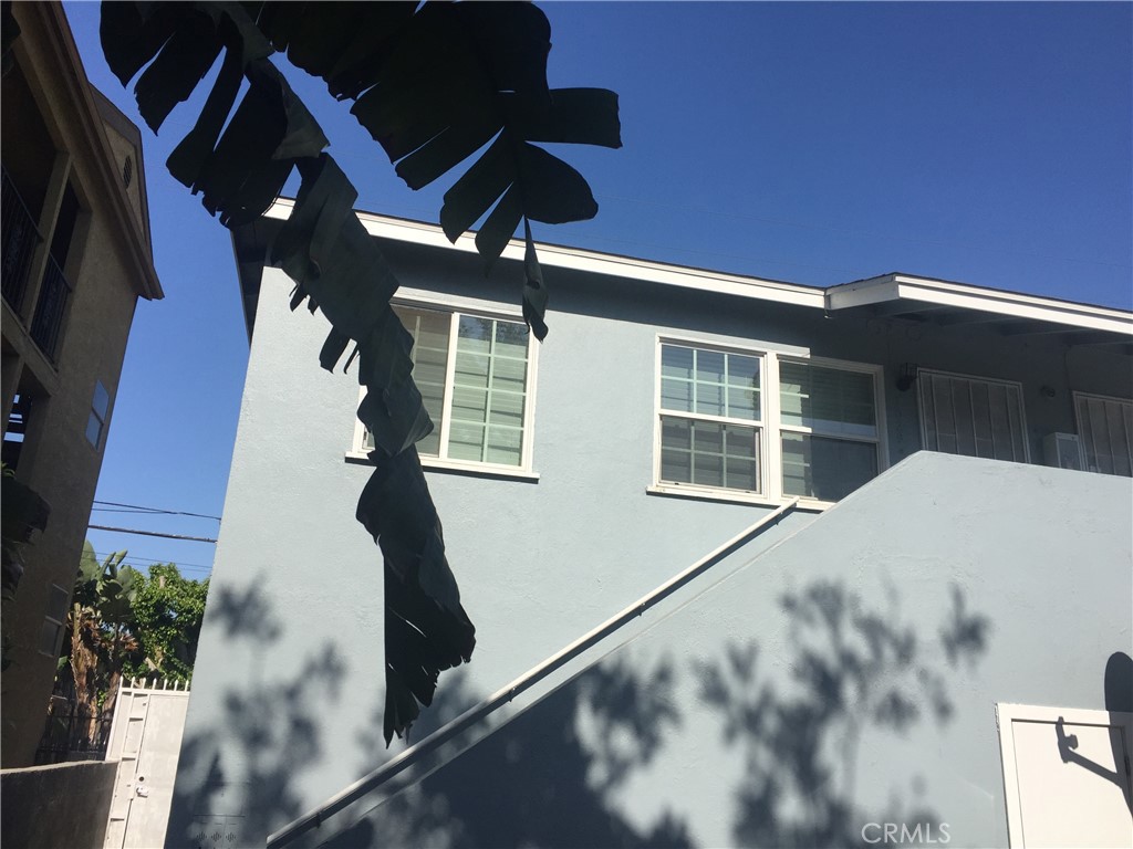 1029 Gladys Ave