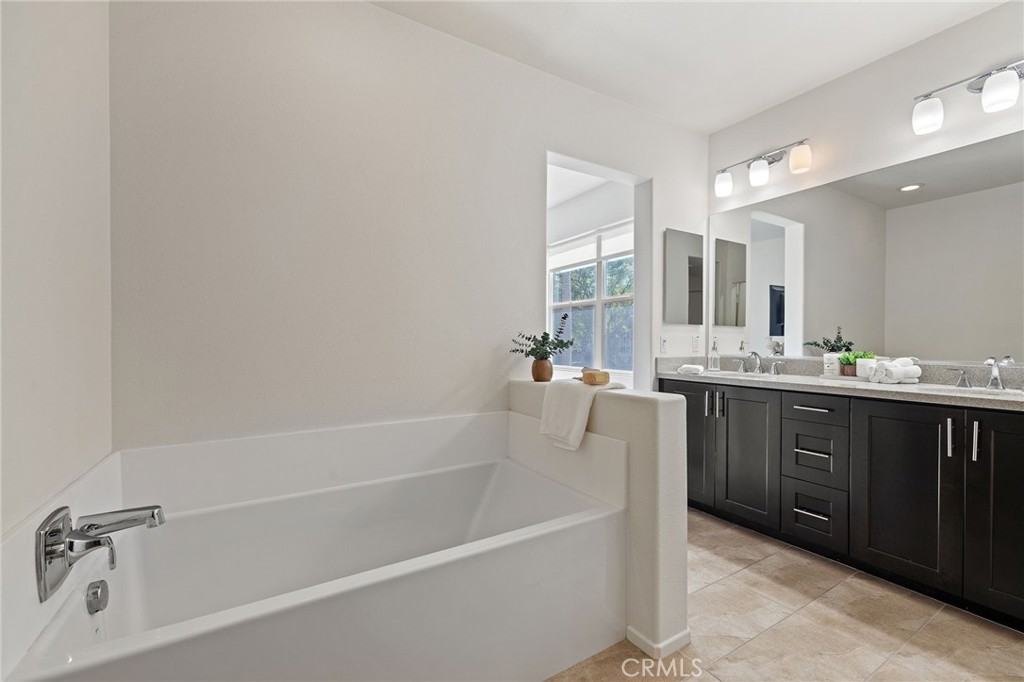 514 S Anaheim Boulevard 1