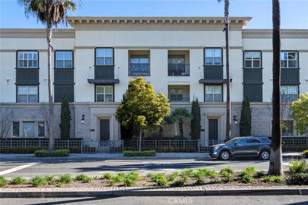 514 S Anaheim Boulevard 1