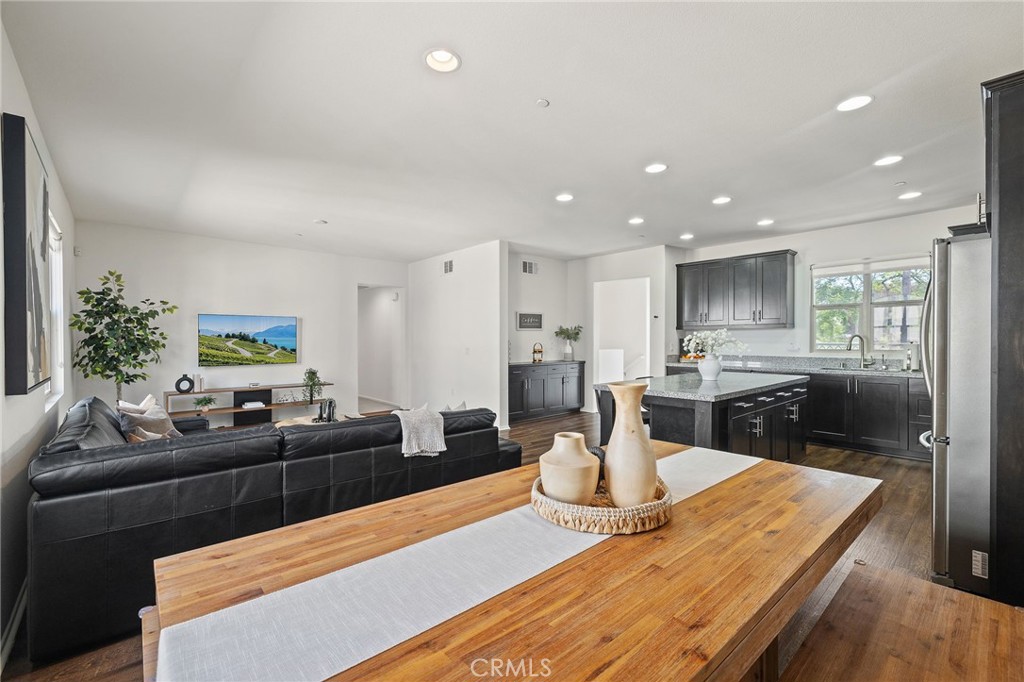 514 S Anaheim Boulevard 1