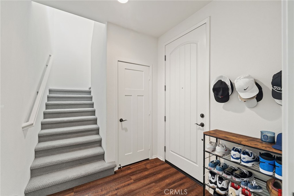 514 S Anaheim Boulevard 1