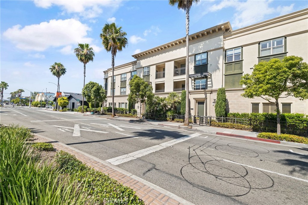 514 S Anaheim Boulevard 1