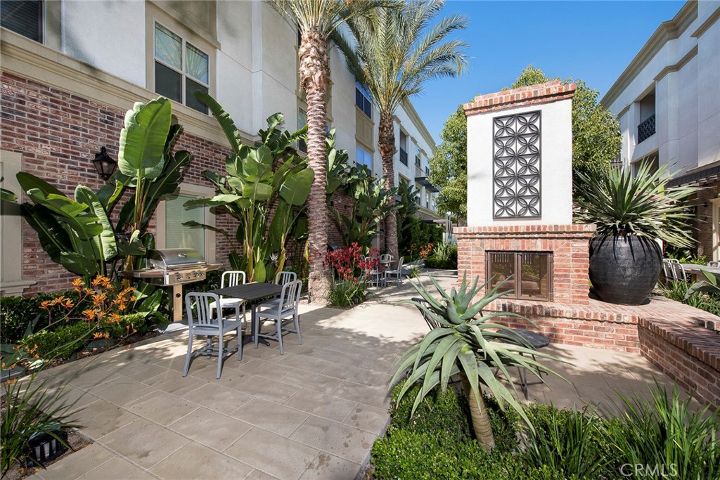 514 S Anaheim Boulevard 1