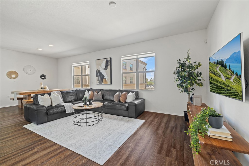 514 S Anaheim Boulevard 1