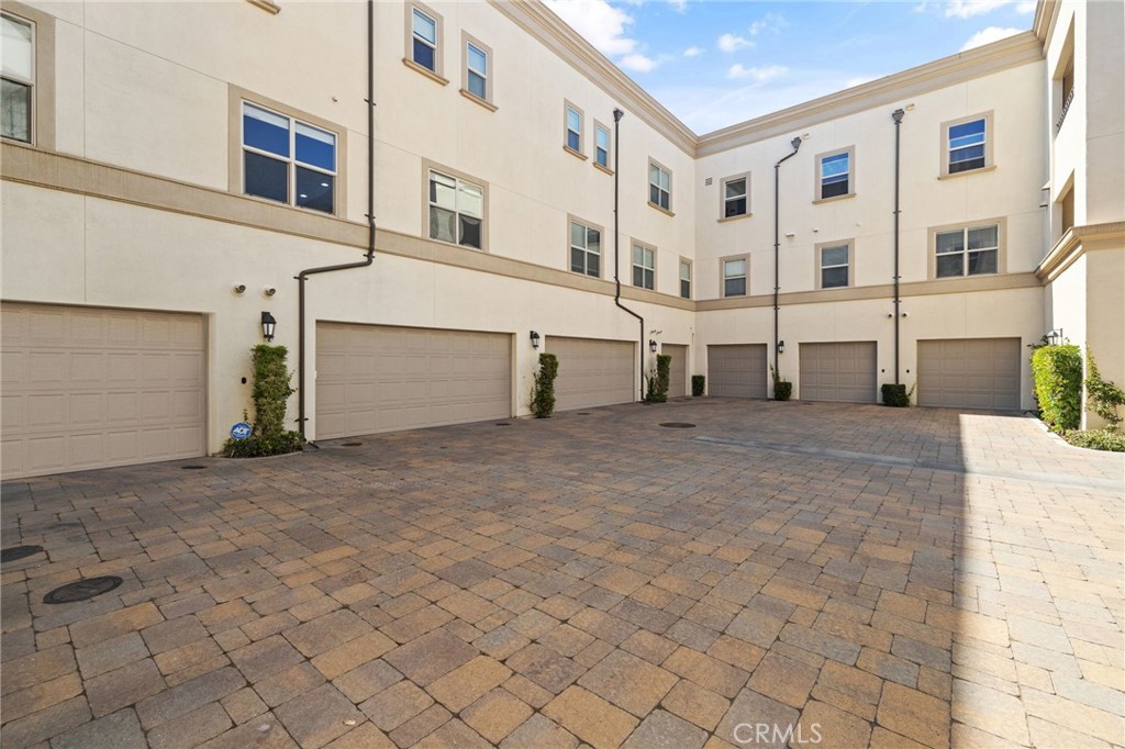 514 S Anaheim Boulevard 1