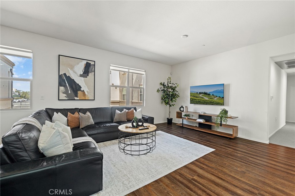 514 S Anaheim Boulevard 1