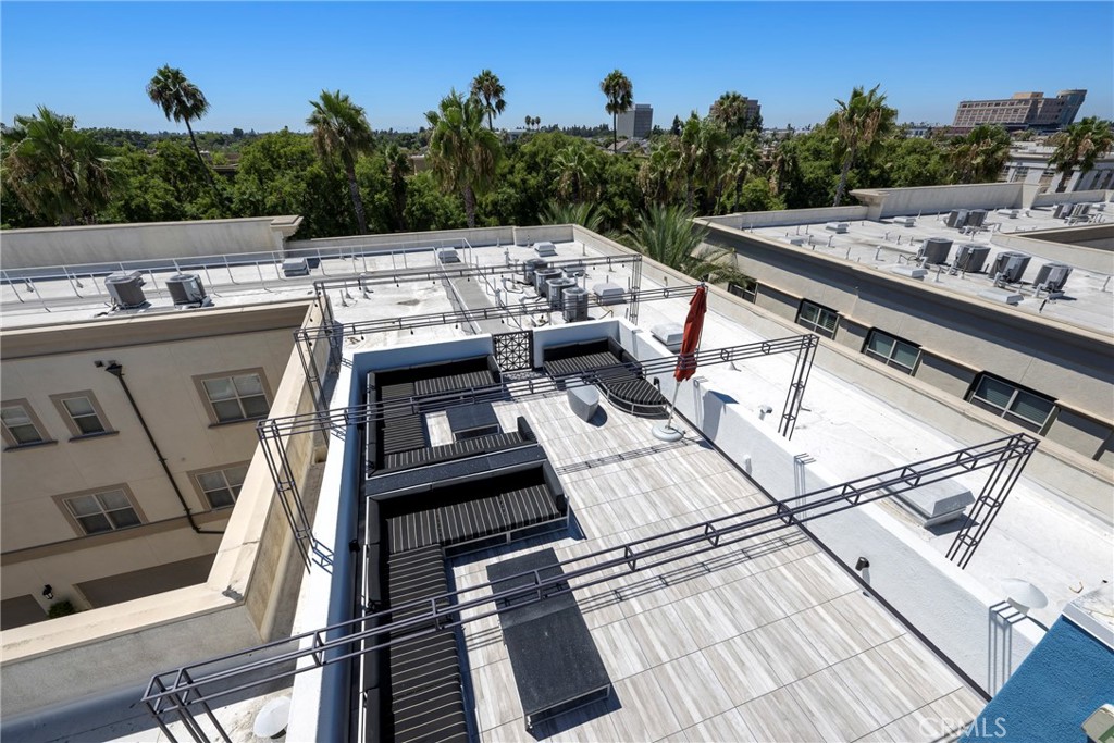 514 S Anaheim Boulevard 1