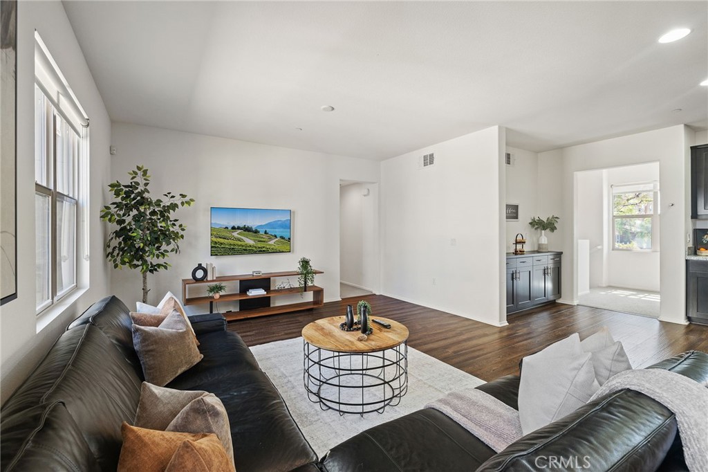 514 S Anaheim Boulevard 1