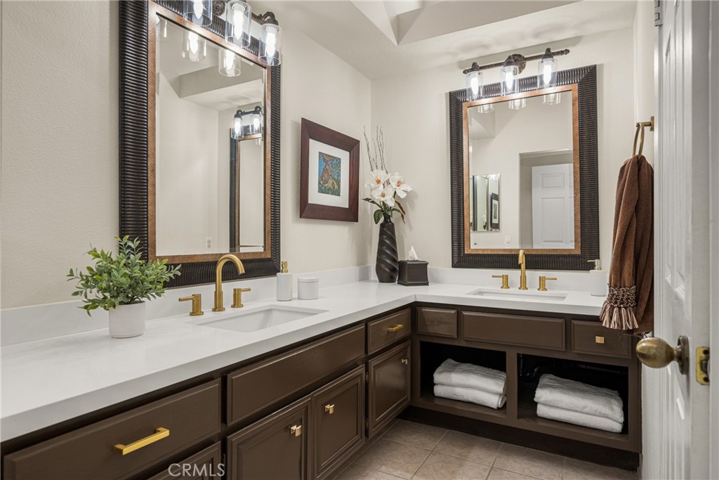 8237 E Flowerwood Avenue