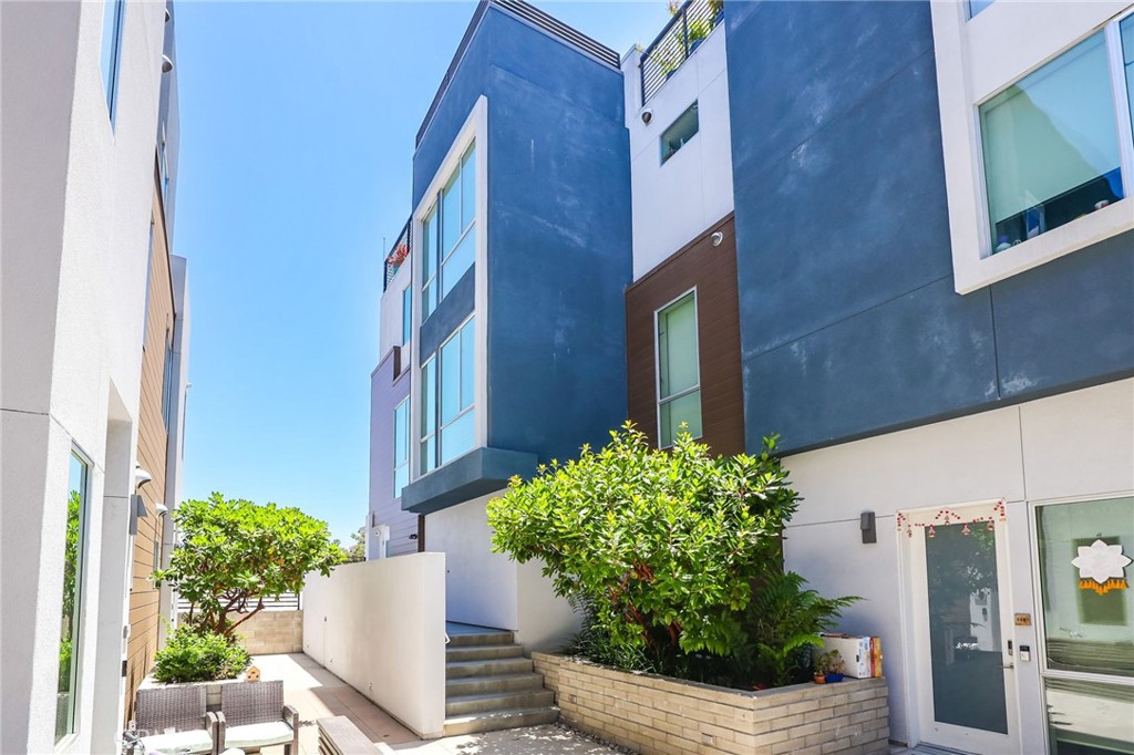 1920 S Pacific Coast Highway