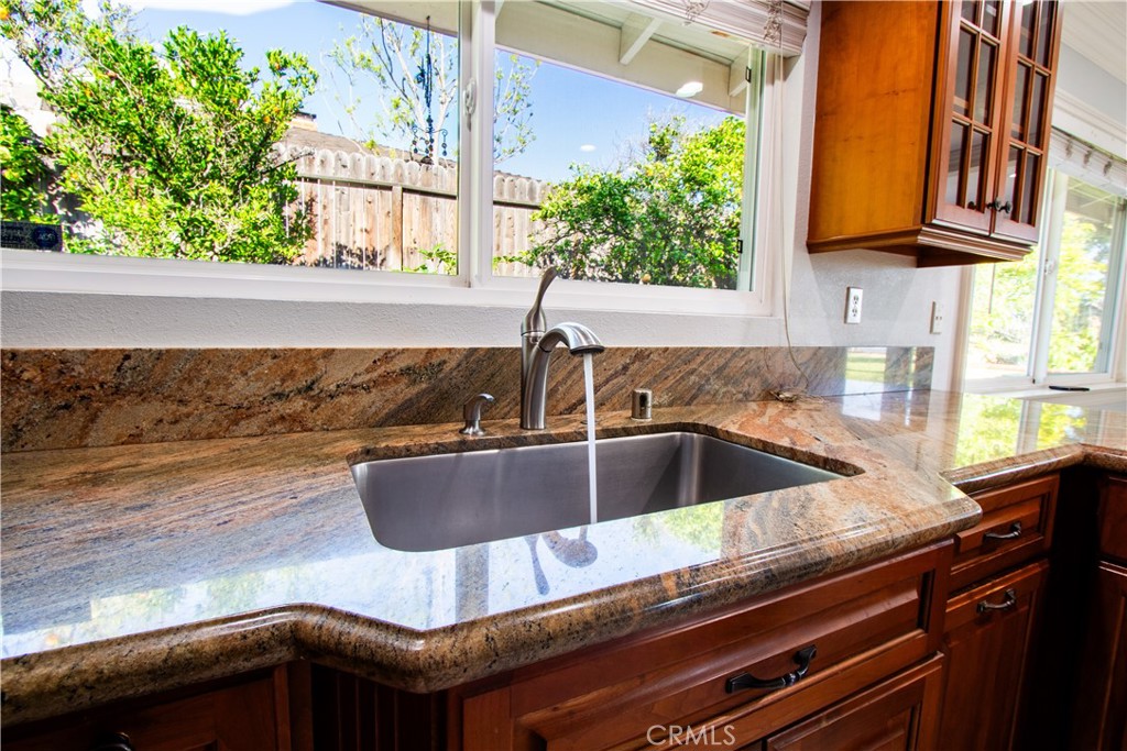 2906 E Marywood Lane