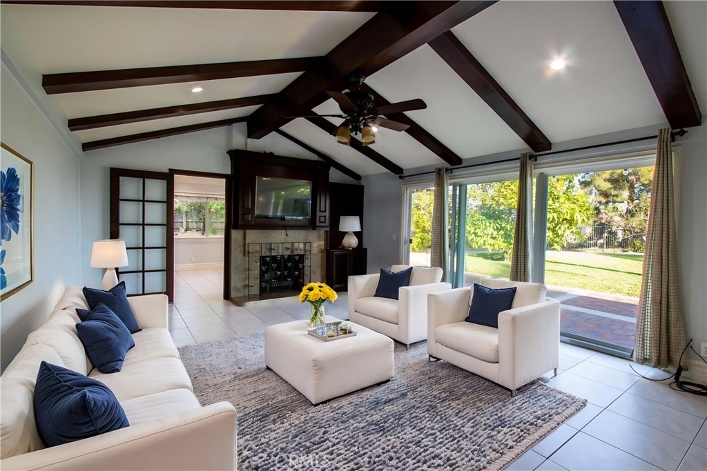 2906 E Marywood Lane