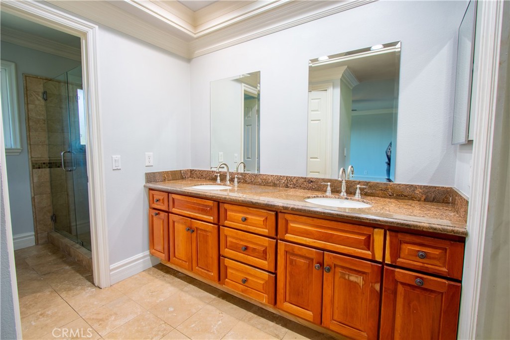 2906 E Marywood Lane