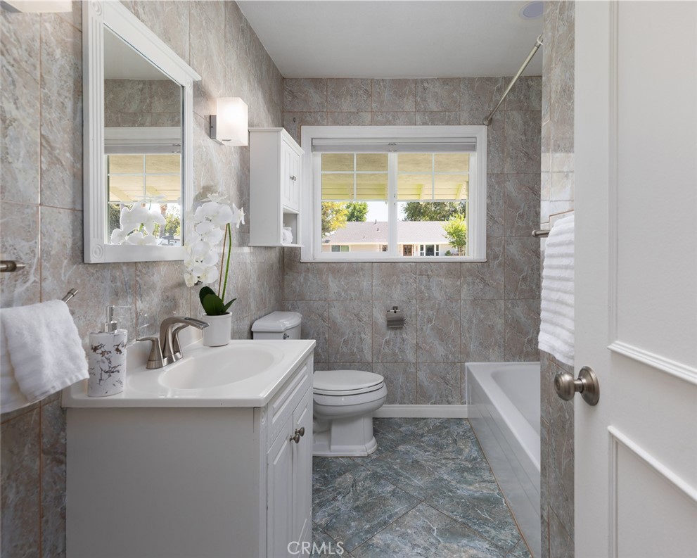 2119 E Denise Avenue