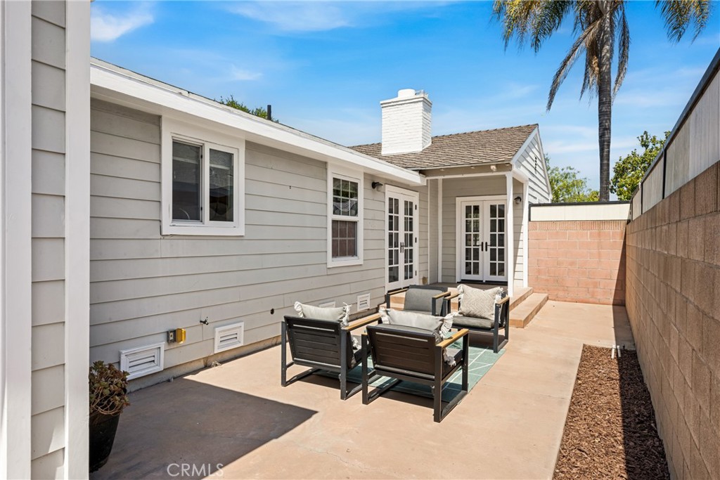 3725 Gardenia Avenue