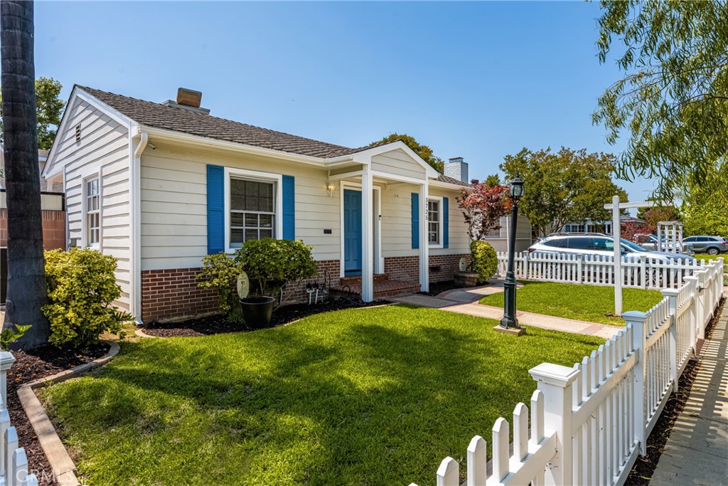 3725 Gardenia Avenue