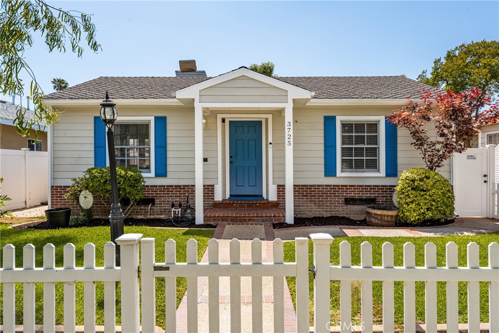 3725 Gardenia Avenue