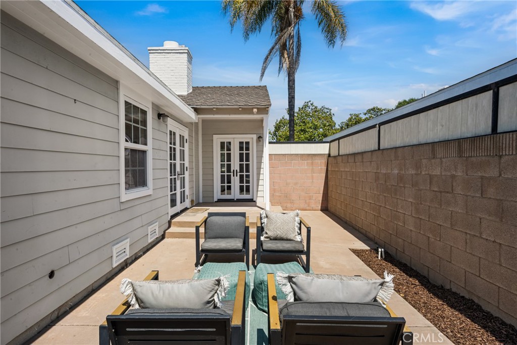 3725 Gardenia Avenue