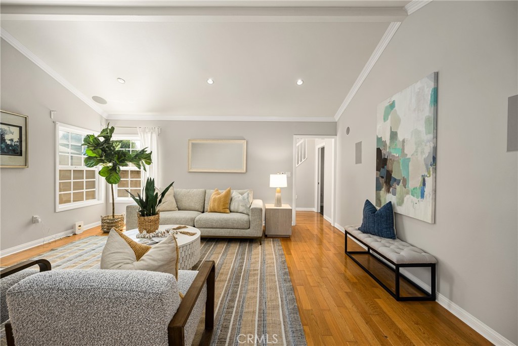 3725 Gardenia Avenue