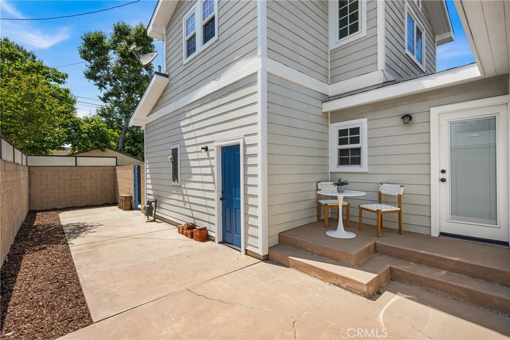 3725 Gardenia Avenue