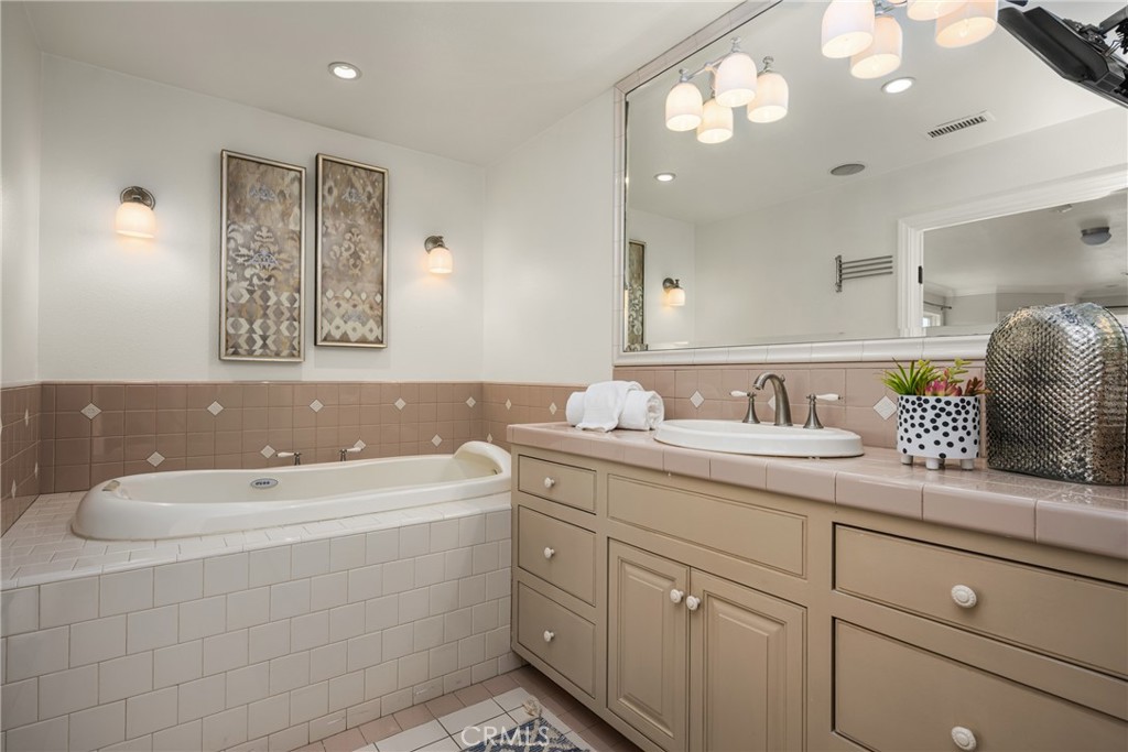 3725 Gardenia Avenue