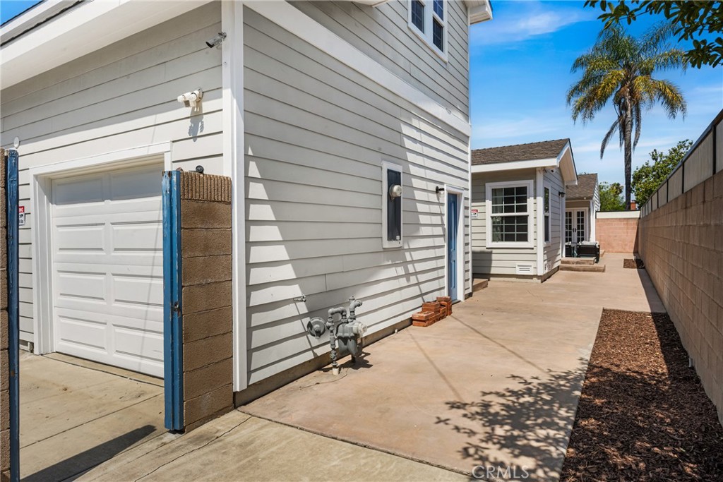 3725 Gardenia Avenue